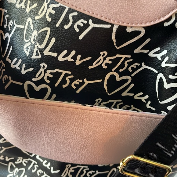 Betsy Johnson Luv   2 in 1 Backpack Purse  Black / Pink  Size Medium - Picture 9 of 16